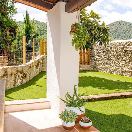 El Molino De Besalu Casa Con Jardin Villa Luaran gambar