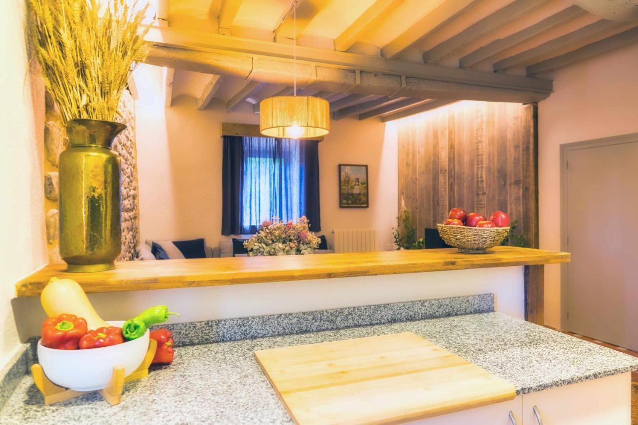 El Molino De Besalu Casa Con Jardin Villa Luaran gambar