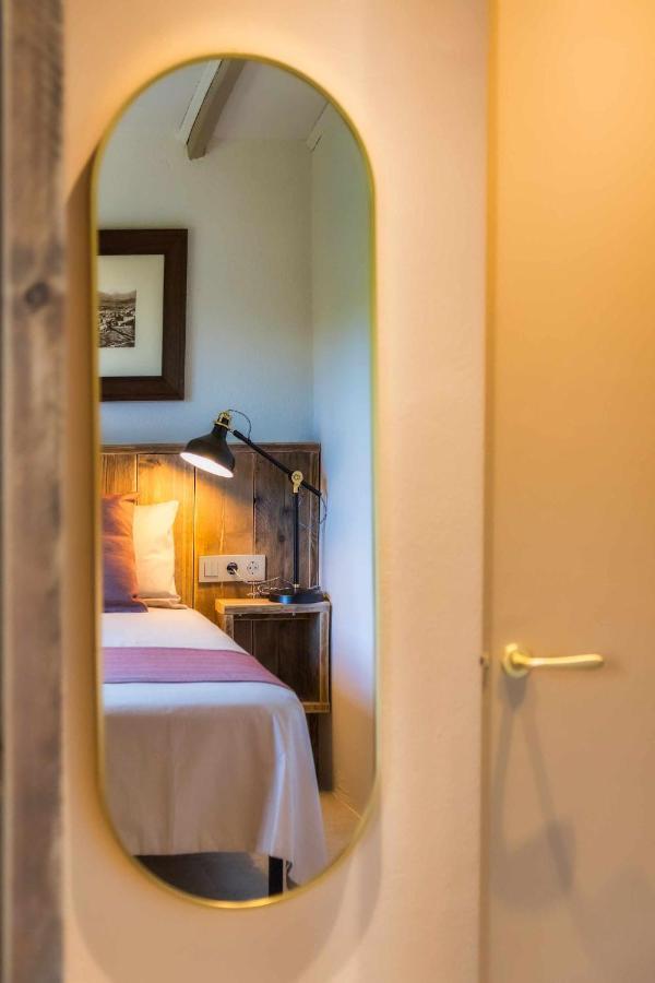 El Molino De Besalu Casa Con Jardin Villa Luaran gambar