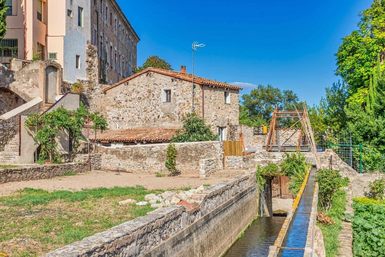 El Molino De Besalu Casa Con Jardin Villa Luaran gambar