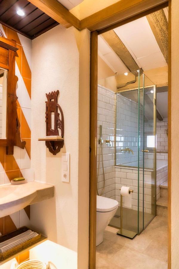 El Molino De Besalu Casa Con Jardin Villa Luaran gambar