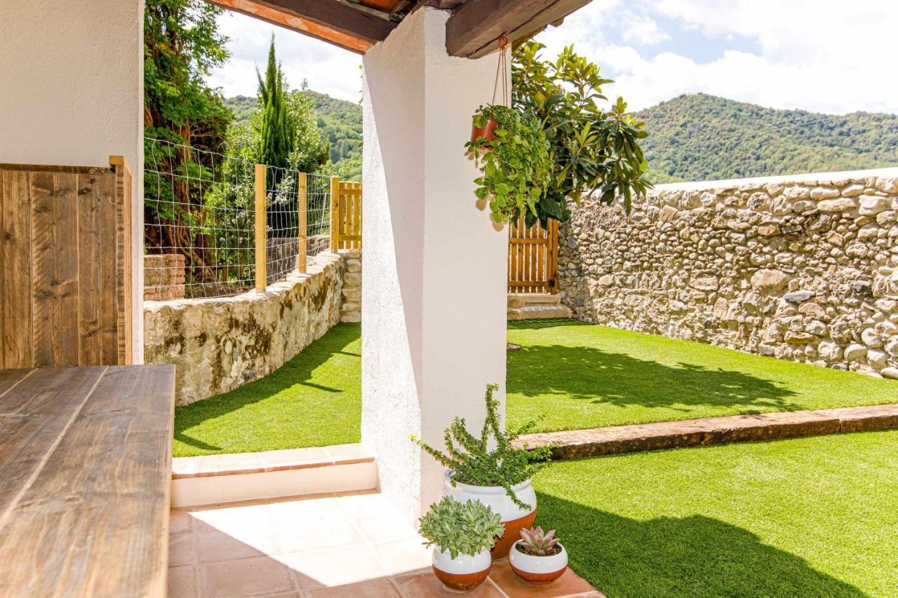 El Molino De Besalu Casa Con Jardin Villa Luaran gambar