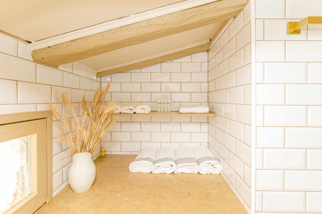 El Molino De Besalu Casa Con Jardin Villa Luaran gambar